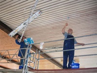Renovierung des Hallenbades duch ehrenamtliche Helfer im Dezember 2004